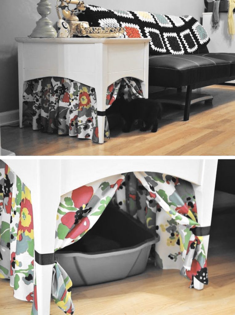 Maison de toilette pour chat sous table de salon